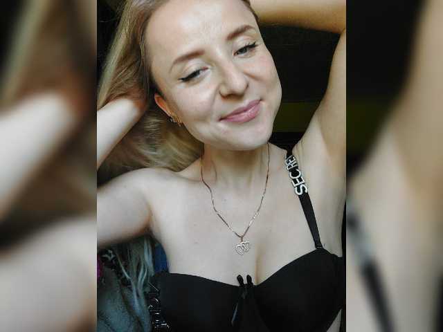 Емитувани слики од екранот blonde-kisses