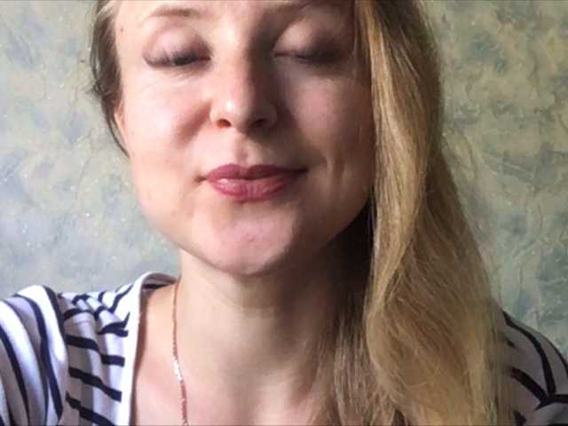 Емитувани слики од екранот blonde-kisses