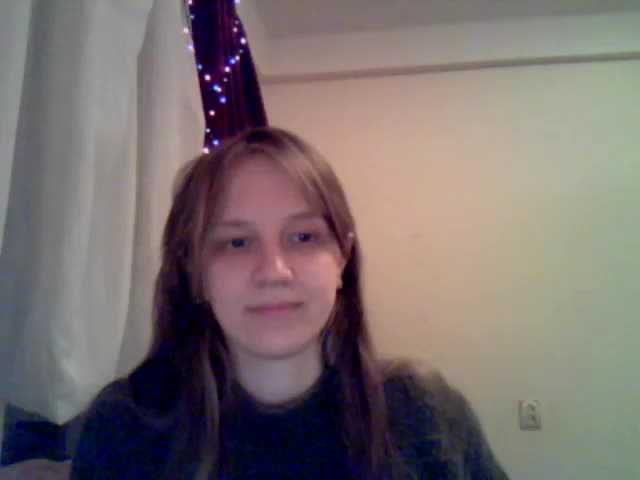 Емитувани слики од екранот LiaMystery