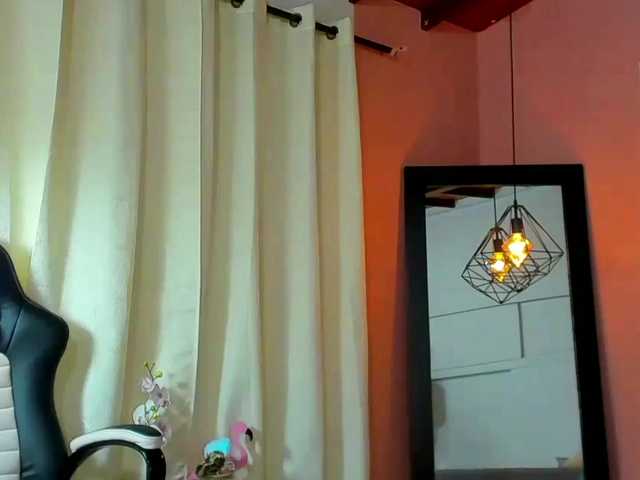 Емитувани слики од екранот BlondeZ