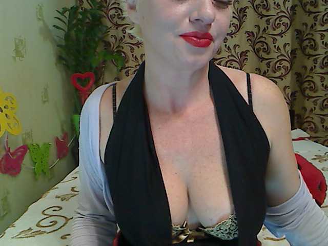Емитувани слики од екранот BlondySquirt