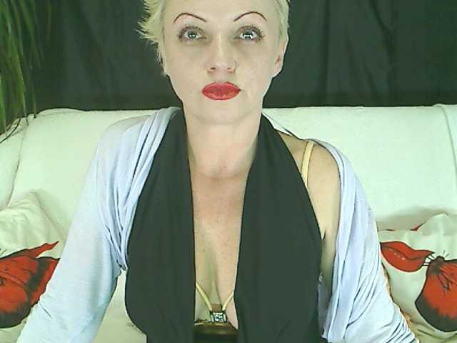 Емитувани слики од екранот BlondySquirt