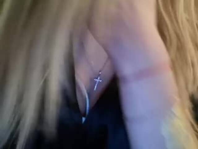 Емитувани слики од екранот Aksiniyaa