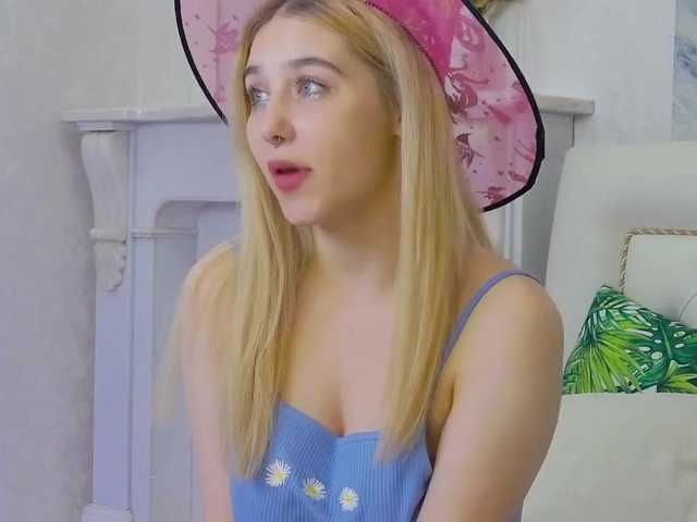 Емитувани слики од екранот BondGirla