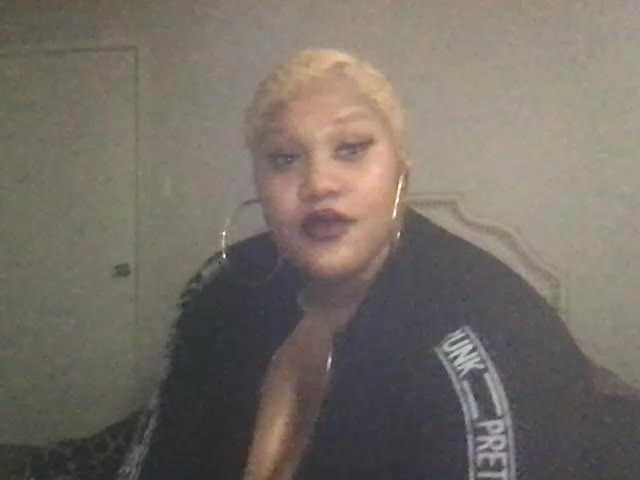 Емитувани слики од екранот ChichiTheBBW