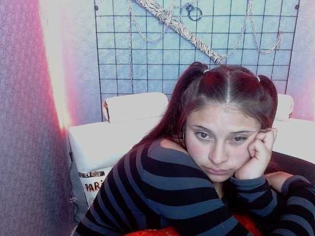 Емитувани слики од екранот HellenWilliam