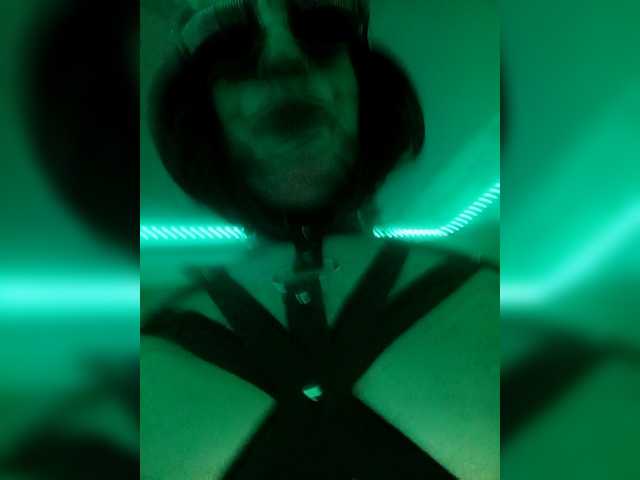 Емитувани слики од екранот Bonnie777Clyde