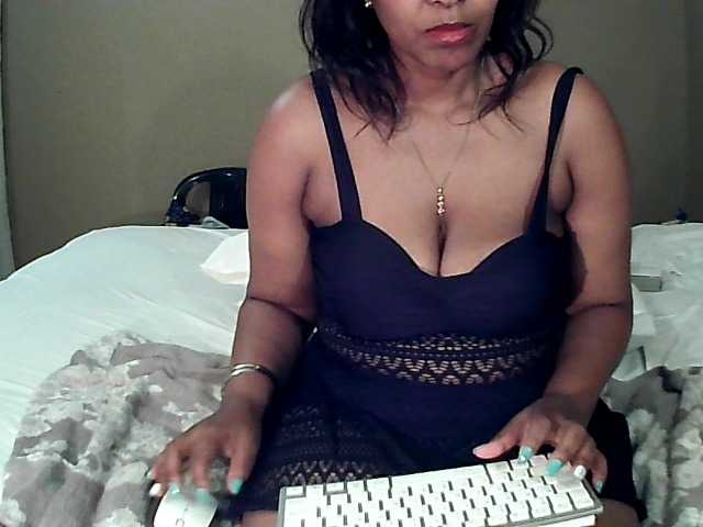 Емитувани слики од екранот Bootygorgeous