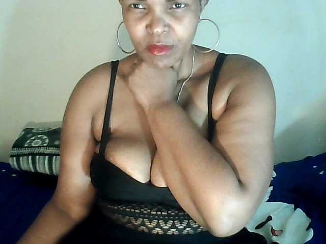 Емитувани слики од екранот Bootygorgeous