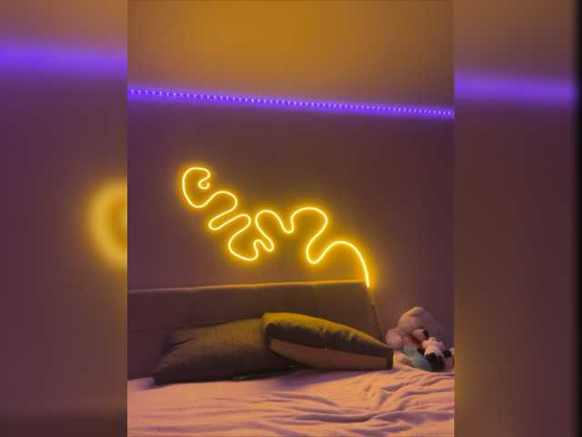 Емитувани слики од екранот BoredGirl
