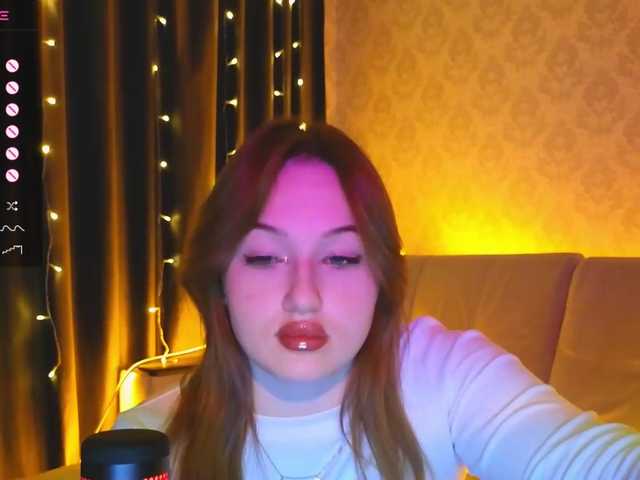Емитувани слики од екранот BoredGirl
