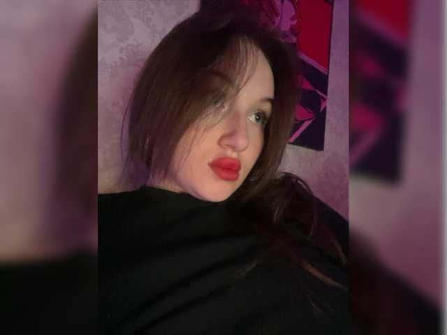 Емитувани слики од екранот BoredGirl
