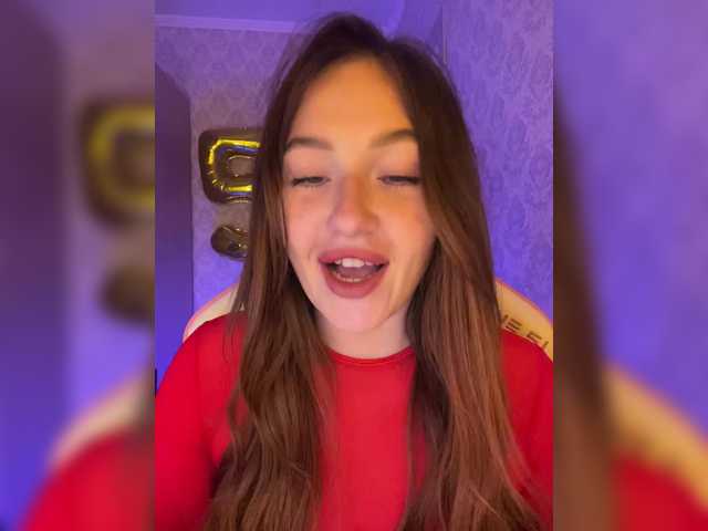 Емитувани слики од екранот BoredGirl