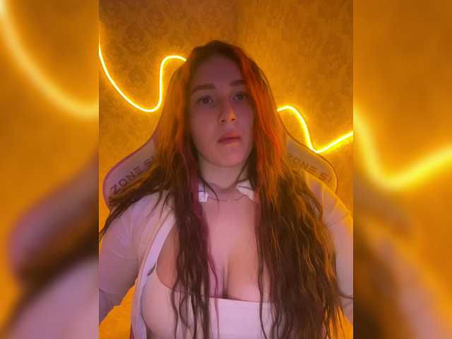 Емитувани слики од екранот BoredGirl