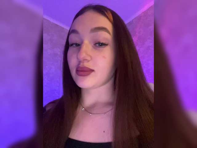 Емитувани слики од екранот BoredGirl