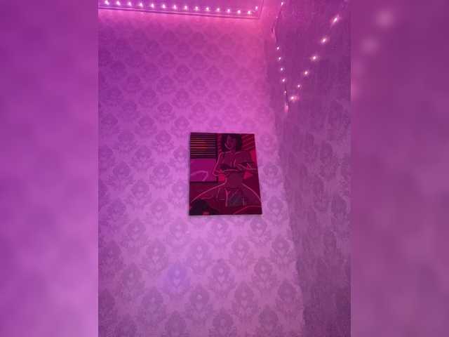 Емитувани слики од екранот BoredGirl