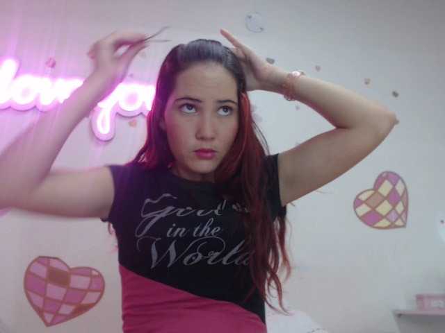 Емитувани слики од екранот BrianaPeres