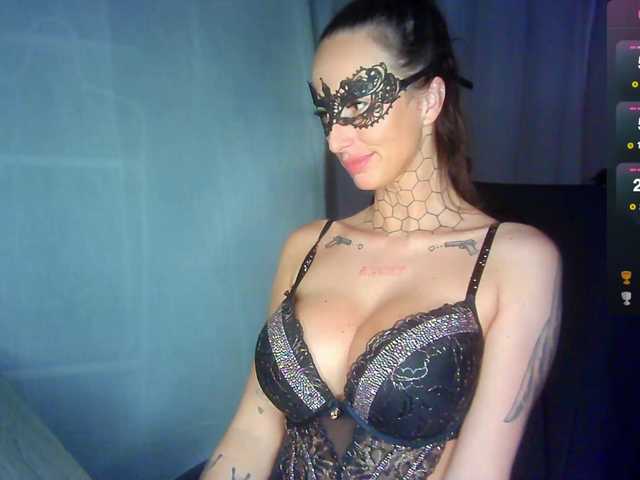 Емитувани слики од екранот tattooedKika