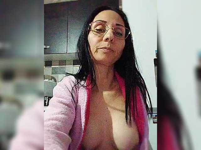 Емитувани слики од екранот Brunetasexy1