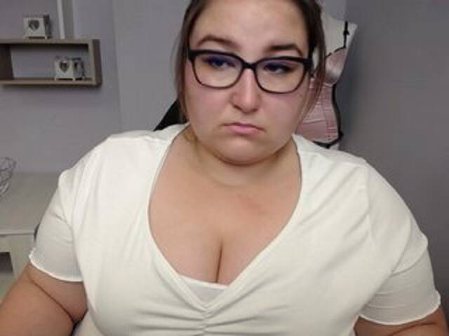 Емитувани слики од екранот bustyLEXX