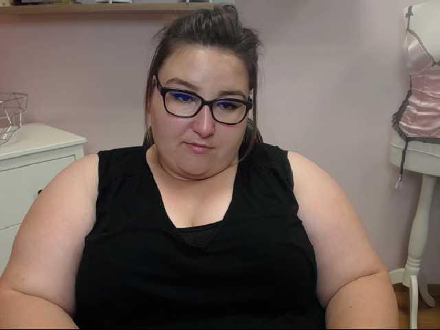 Емитувани слики од екранот bustyLEXX