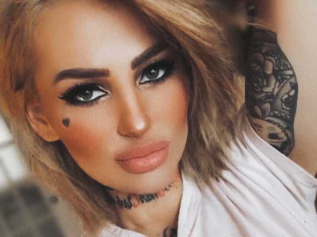 Фотографија на профилот CallMeBadGirl