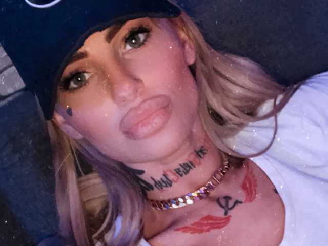 Фотографија на профилот CallMeBadGirl