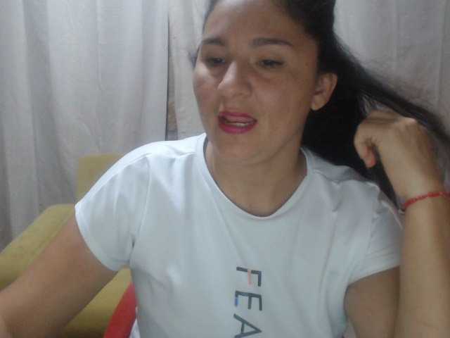 Емитувани слики од екранот Camilaa23