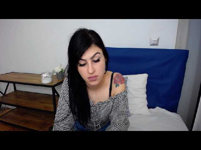 Емитувани слики од екранот CamilleFancy