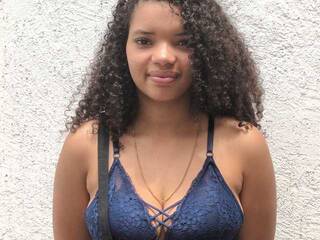 Еротски видео разговор CamillWilliam