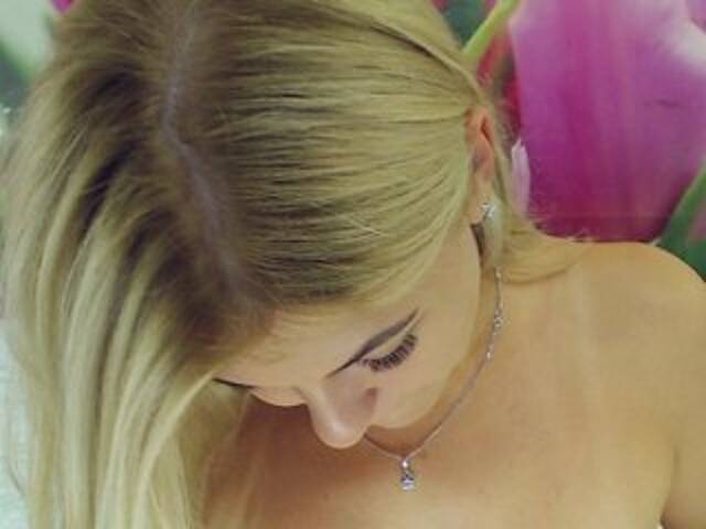 Емитувани слики од екранот CamomillaG