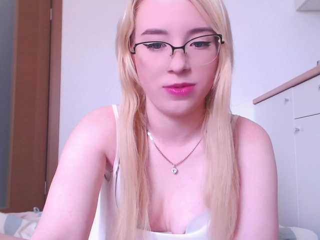 Емитувани слики од екранот Candicekitty