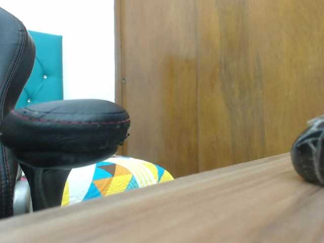 Емитувани слики од екранот candy-hot