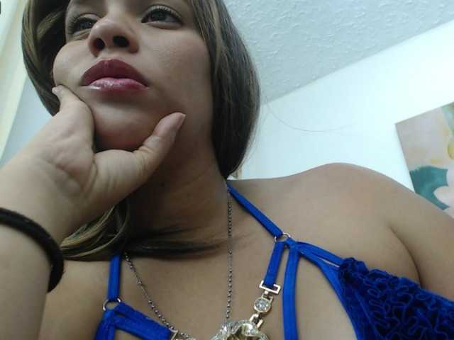 Емитувани слики од екранот candy-hot