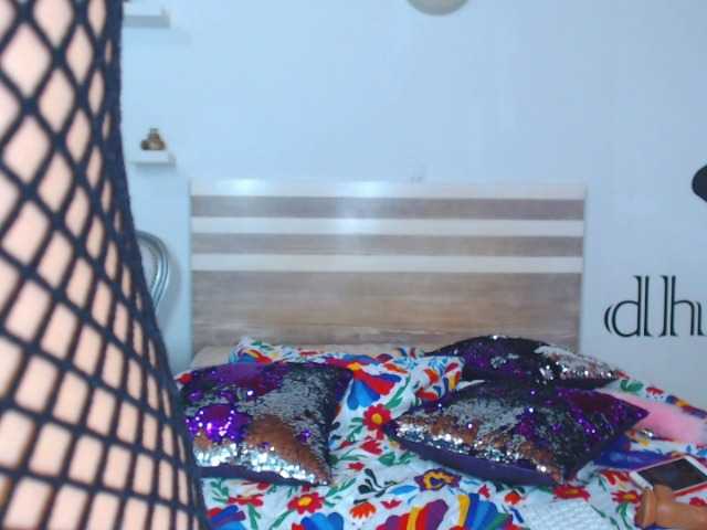 Емитувани слики од екранот candy-issa