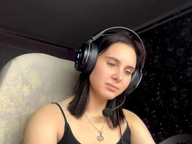 Емитувани слики од екранот CANDY-LIPS-GIRL