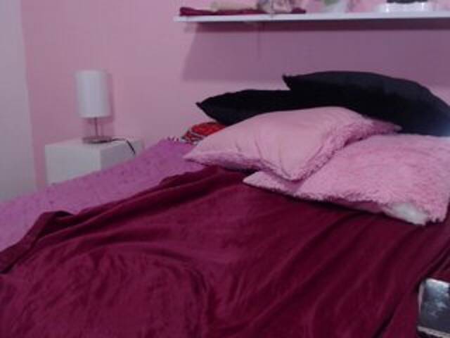 Емитувани слики од екранот candymonroe