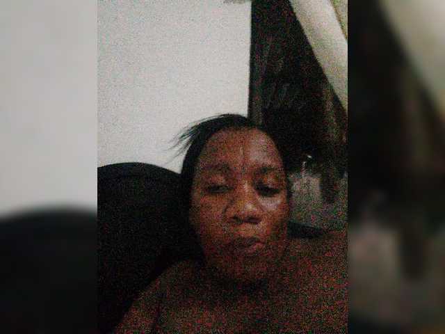 Емитувани слики од екранот Canela08