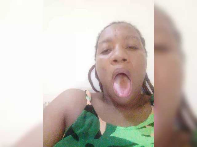 Емитувани слики од екранот Canela08