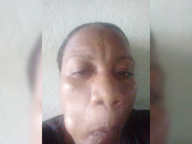 Емитувани слики од екранот Canela08