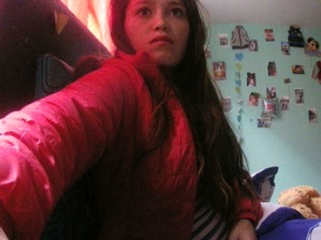 Емитувани слики од екранот canndy-grey