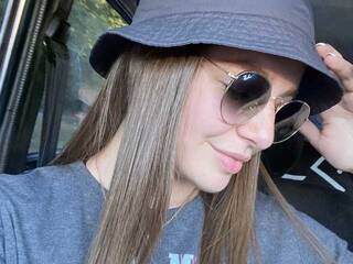 Еротски видео разговор CarlieActive