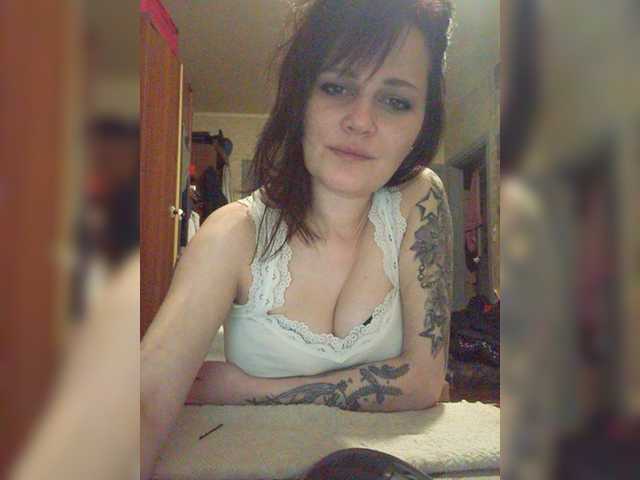 Емитувани слики од екранот CarlyLovely