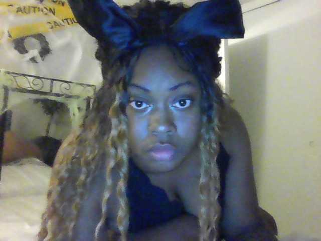 Емитувани слики од екранот Carmeljuicy