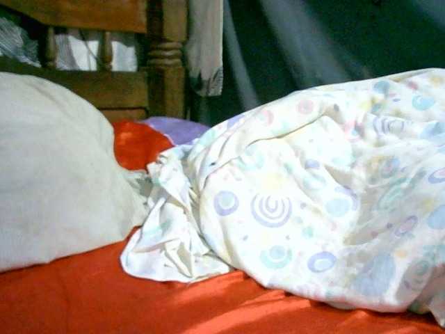 Емитувани слики од екранот CarrieHots