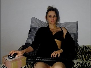 Емитувани слики од екранот CatherineKiss