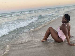 Еротски видео разговор CeeCeeBBR