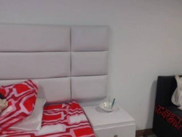 Емитувани слики од екранот celestehot2