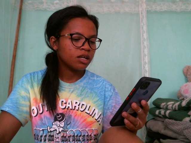 Емитувани слики од екранот Chaima-6