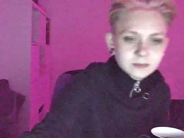 Емитувани слики од екранот chainmailgirl